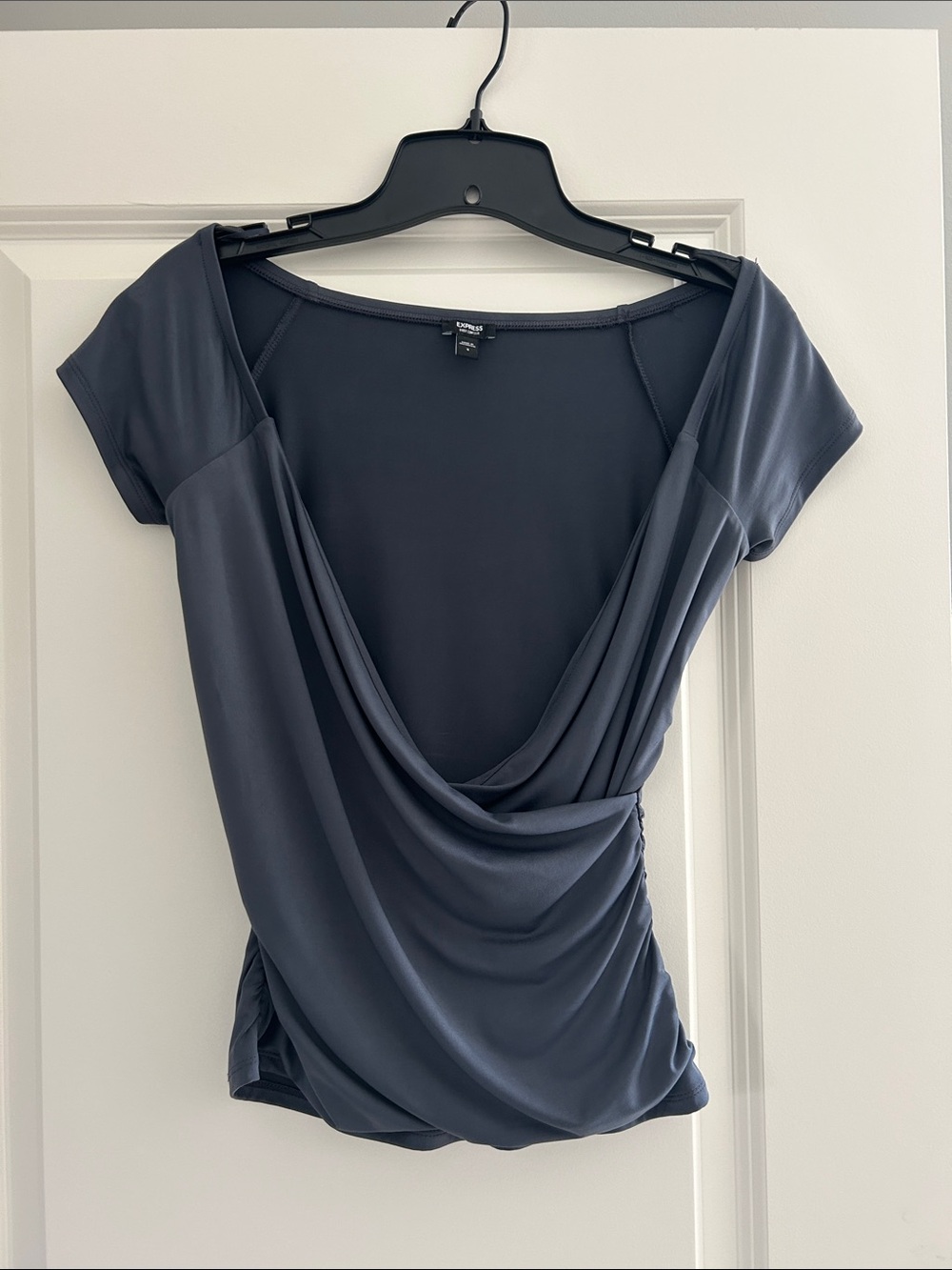 Express Body Contour Draped V-Neck Short Sleeve Top - Charcoal